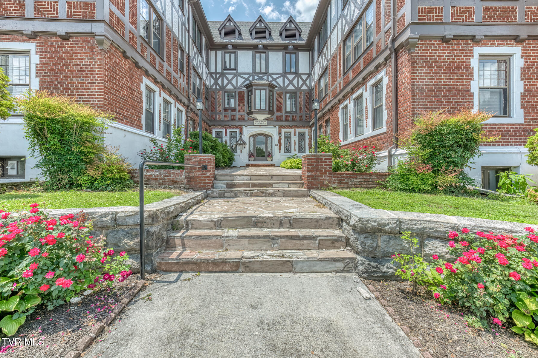 Photo 1 of 29 — 701 West Locust Street Apt 20, Johnson City, TN 37604