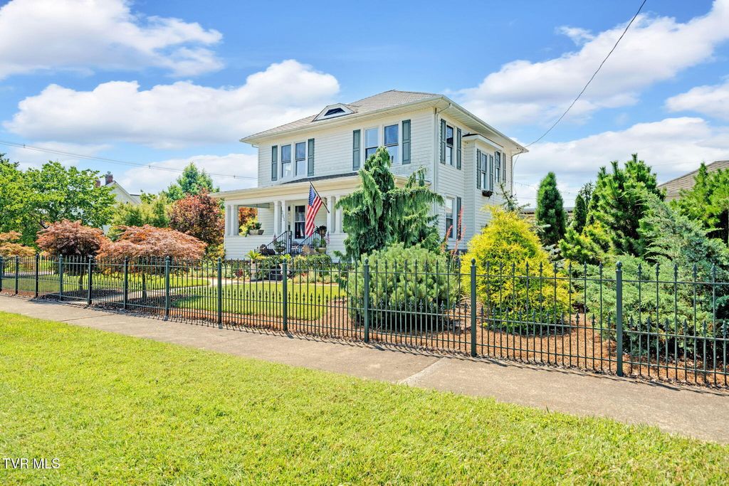 Photo of 201 Wanola Avenue, Kingsport, TN 37660 (MLS # 9982746)