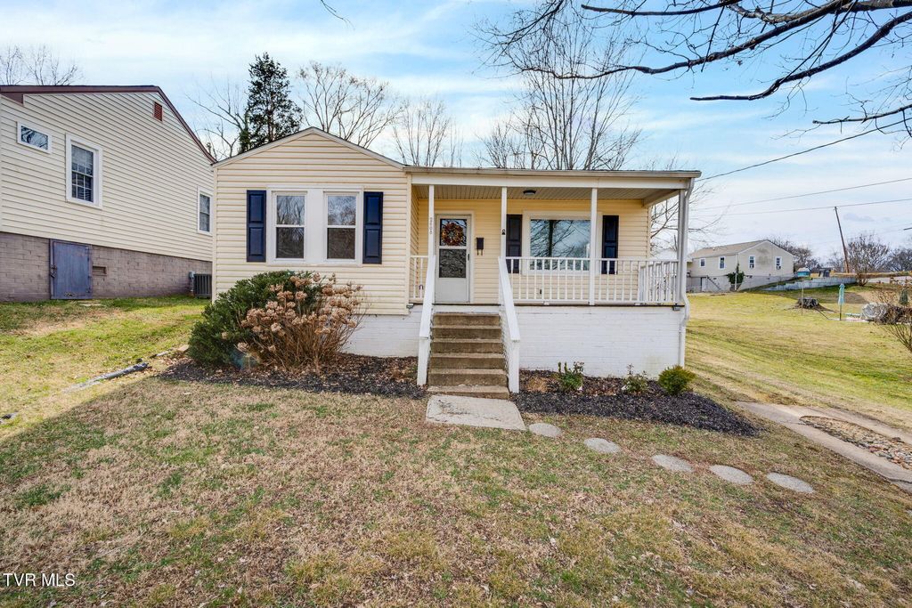 Photo of 2608 Nathan Street, Kingsport, TN 37664 (MLS # 9991850)
