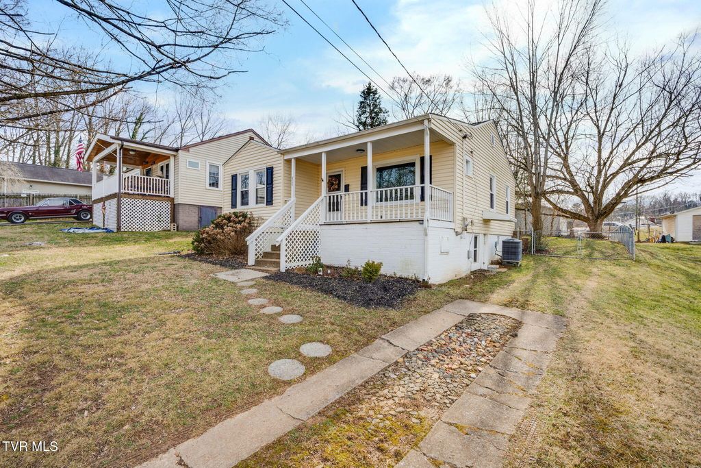 Photo of 2608 Nathan Street, Kingsport, TN 37664 (MLS # 9991850)