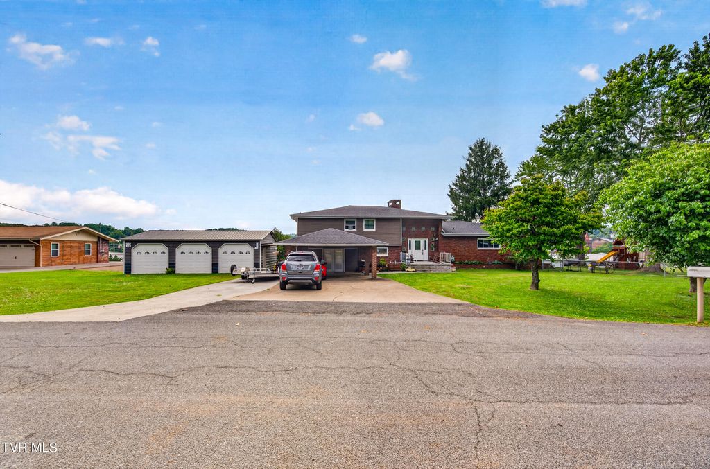 Photo of 236 Mountain Vista Drive, Pigeon Forge, TN 37863 (MLS # 9995406)