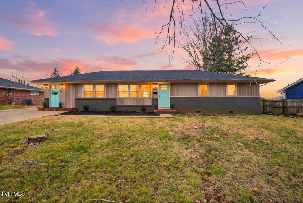 Photo of 613 Norris Avenue, Kingsport, TN 37665 (MLS # 9989685)