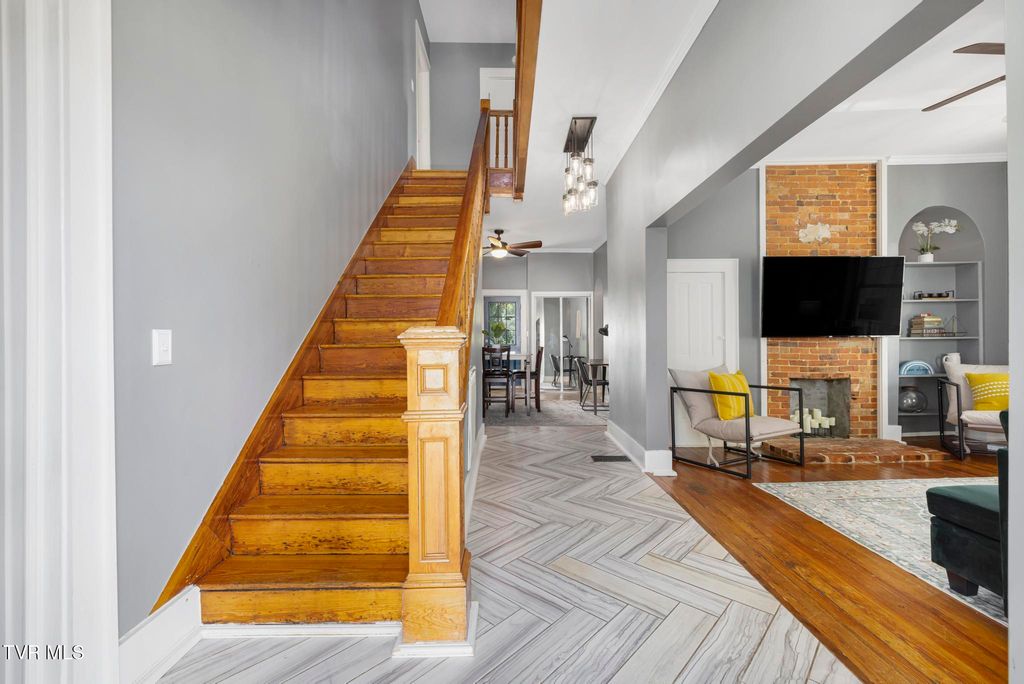 Photo of 623 Florida Avenue, Bristol, TN 37620 (MLS # 9994128)