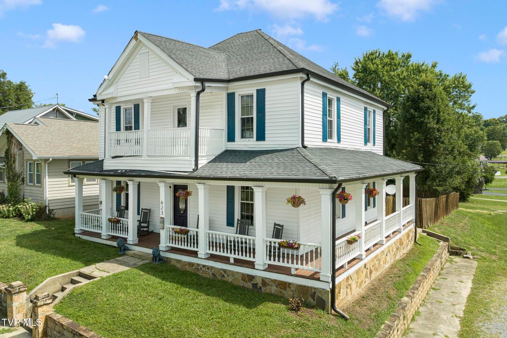 Photo of 623 Florida Avenue, Bristol, TN 37620 (MLS # 9994128)