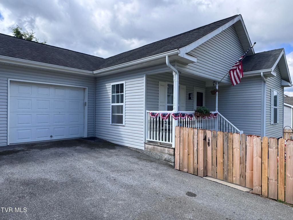 Photo of 18408 Fortunes Way, Abingdon, VA 24210 (MLS # 9998415)