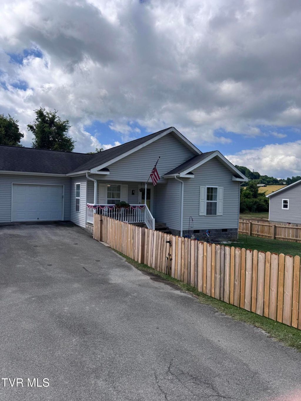 Photo of 18408 Fortunes Way, Abingdon, VA 24210 (MLS # 9998415)