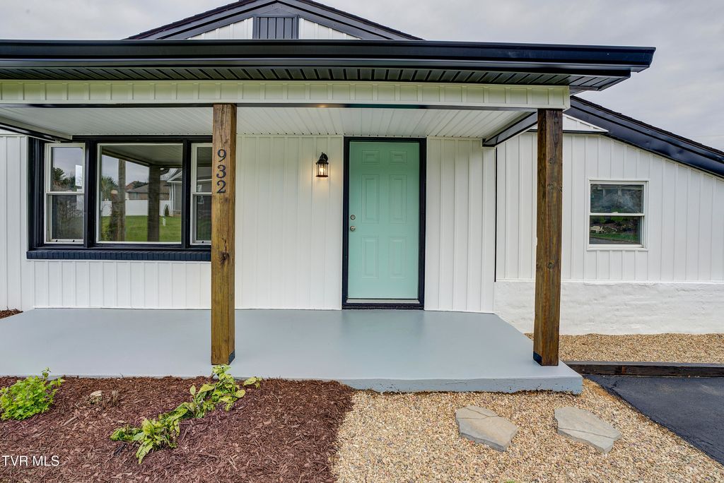 Photo of 932 Mountain View Road, Johnson City, TN 37601 (MLS # 9992553)