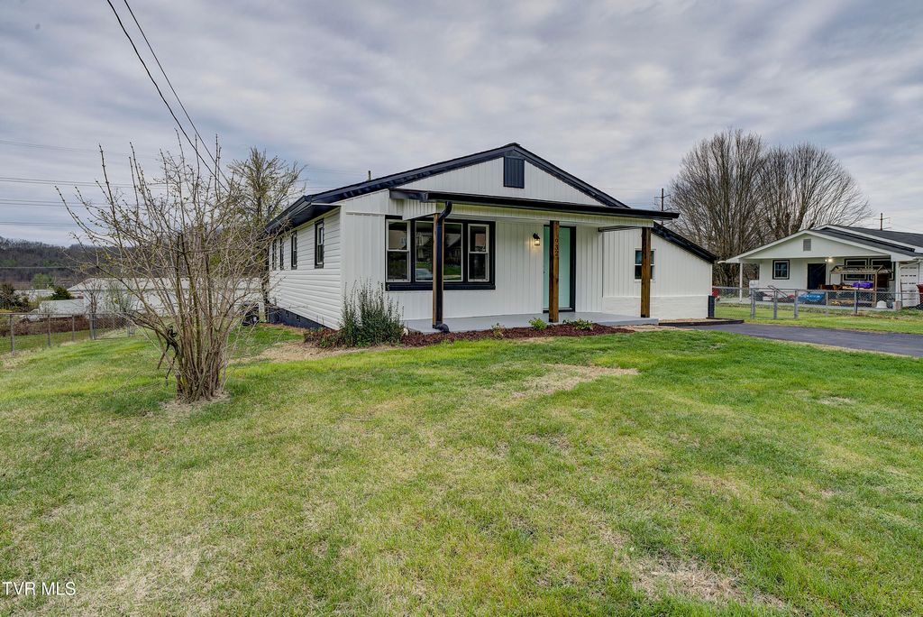 Photo of 932 Mountain View Road, Johnson City, TN 37601 (MLS # 9992553)