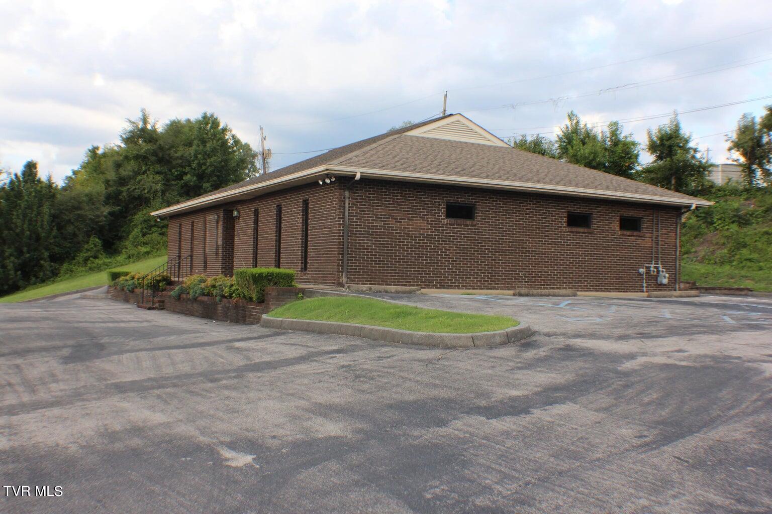 1637 North Eastman Road