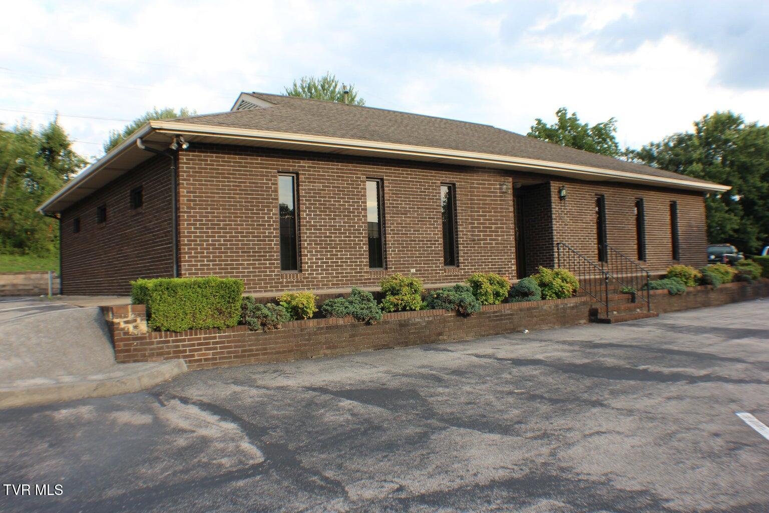 1637 North Eastman Road