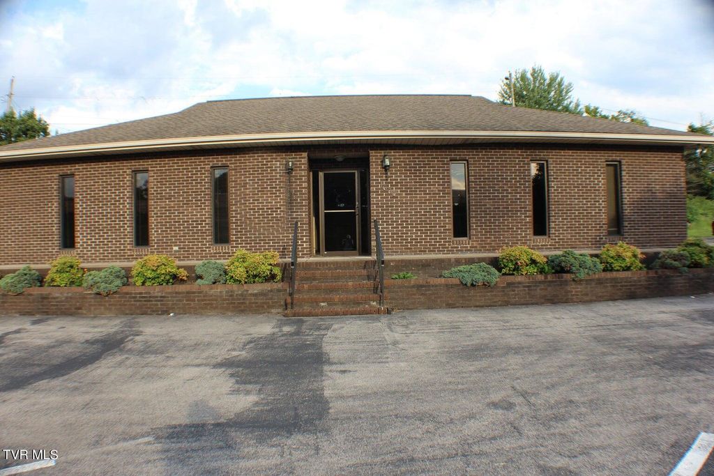 Photo of 1637 Eastman Road, Kingsport, TN 37660 (MLS # 9972453)