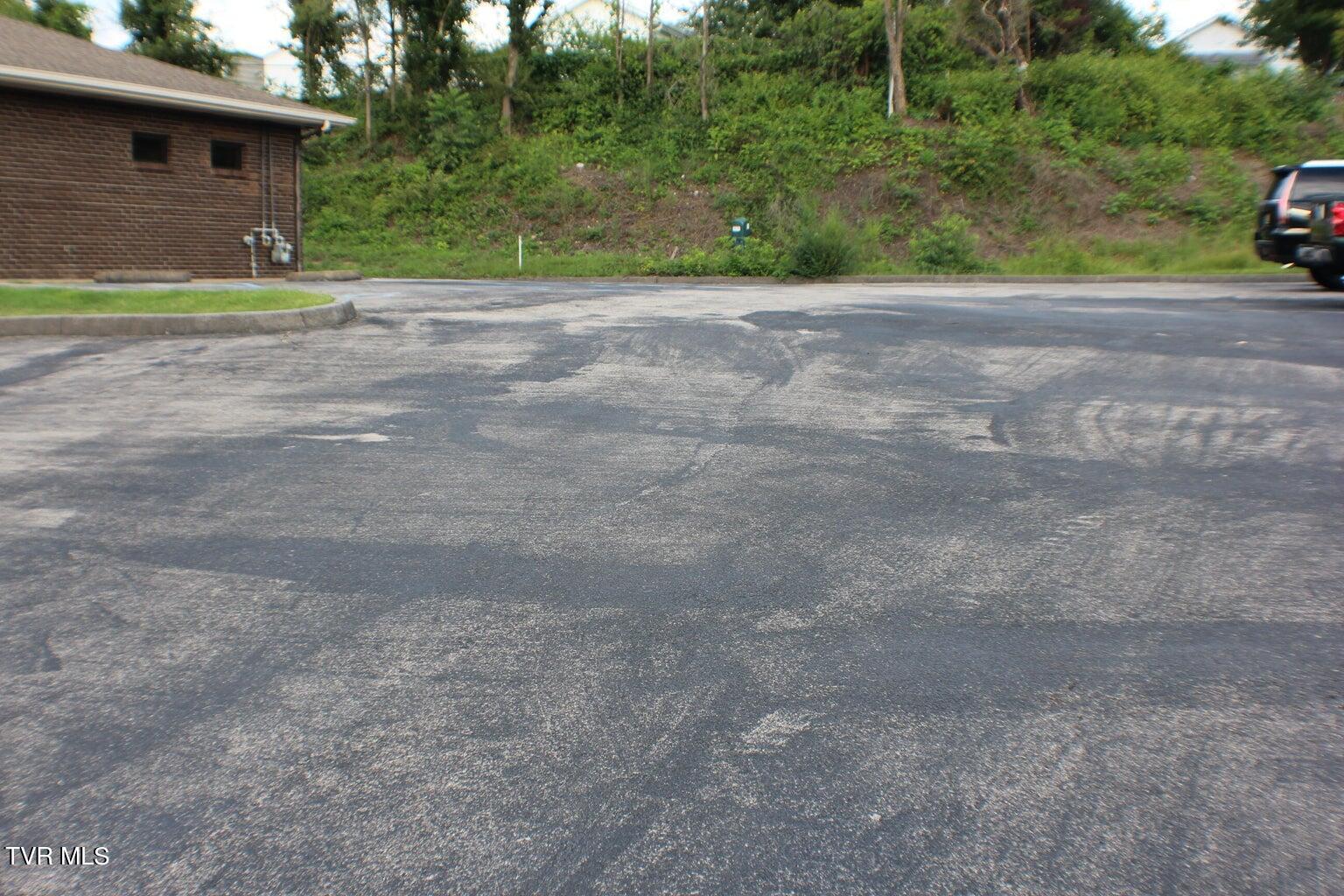 1637 North Eastman Road