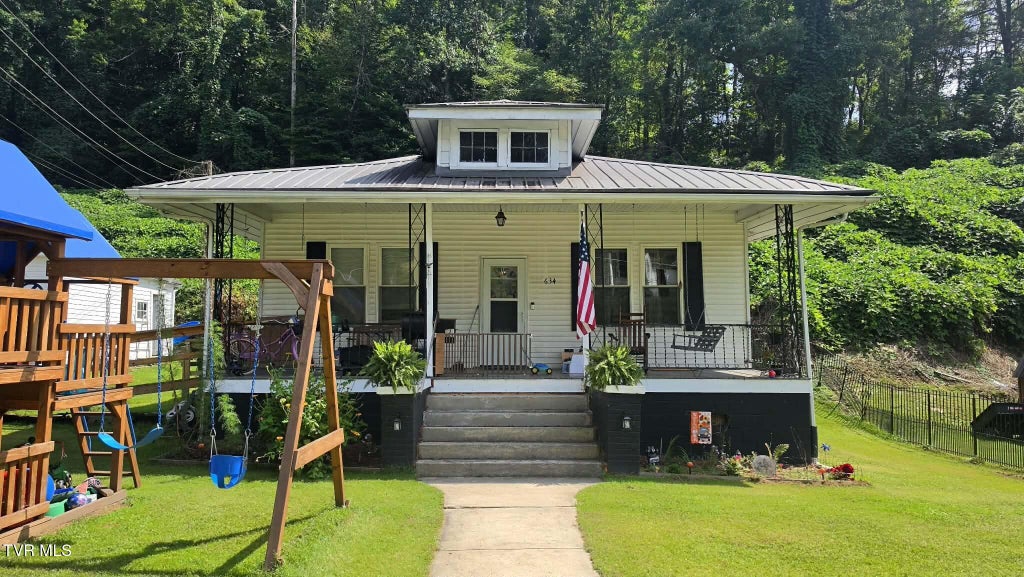 Photo of 634 Meadow Street, Coeburn, VA 24230 (MLS # 10000910)
