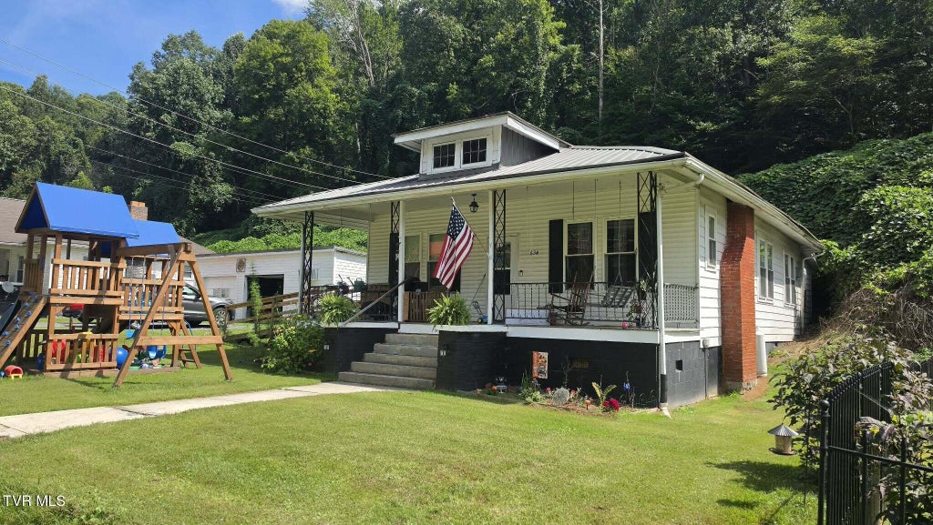 Photo of 634 Meadow Street, Coeburn, VA 24230 (MLS # 10000910)