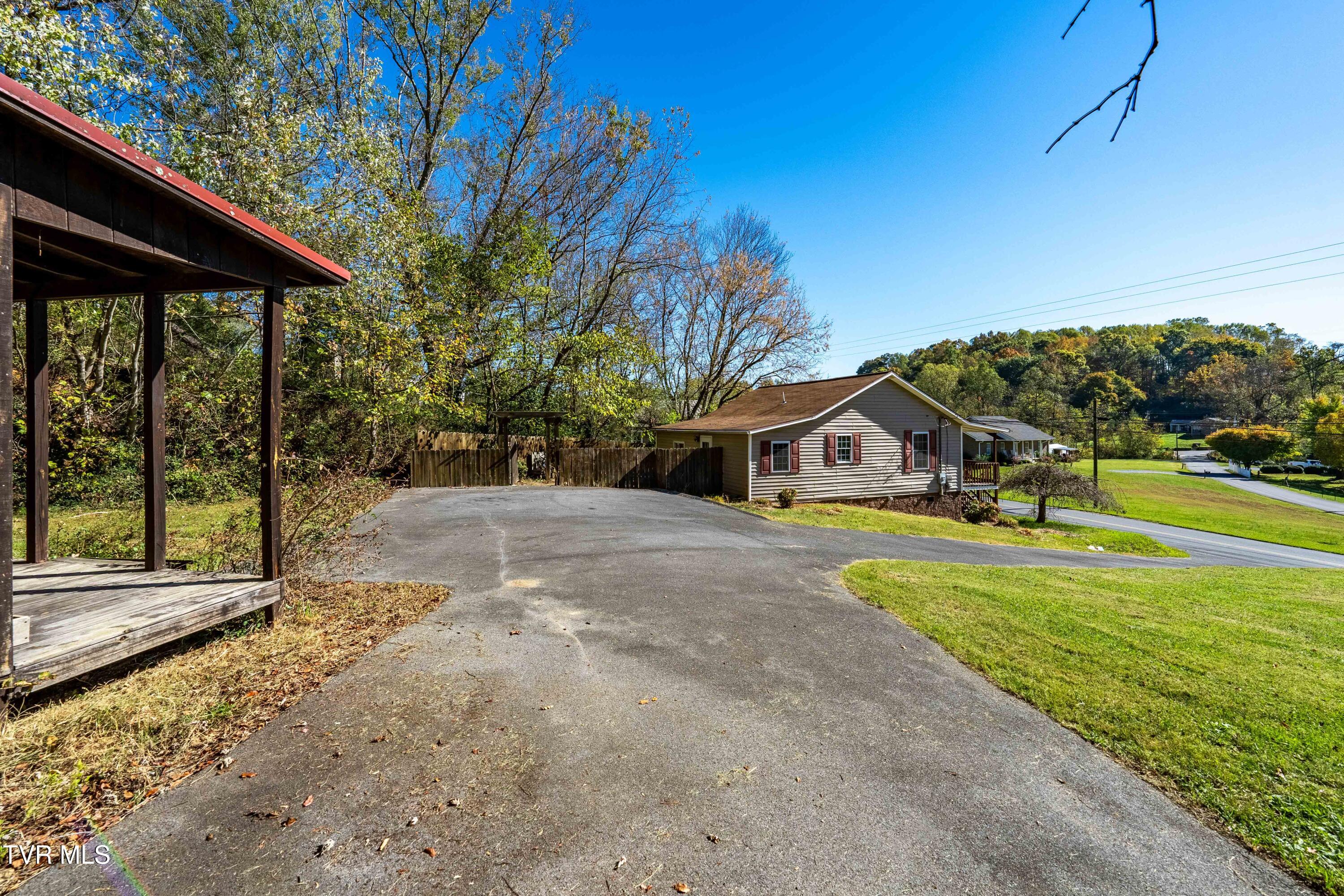 Johnson City, Tennessee 37601, United States, 2 Bedrooms Bedrooms, ,1 BathroomBathrooms,Residential,Pending,36016