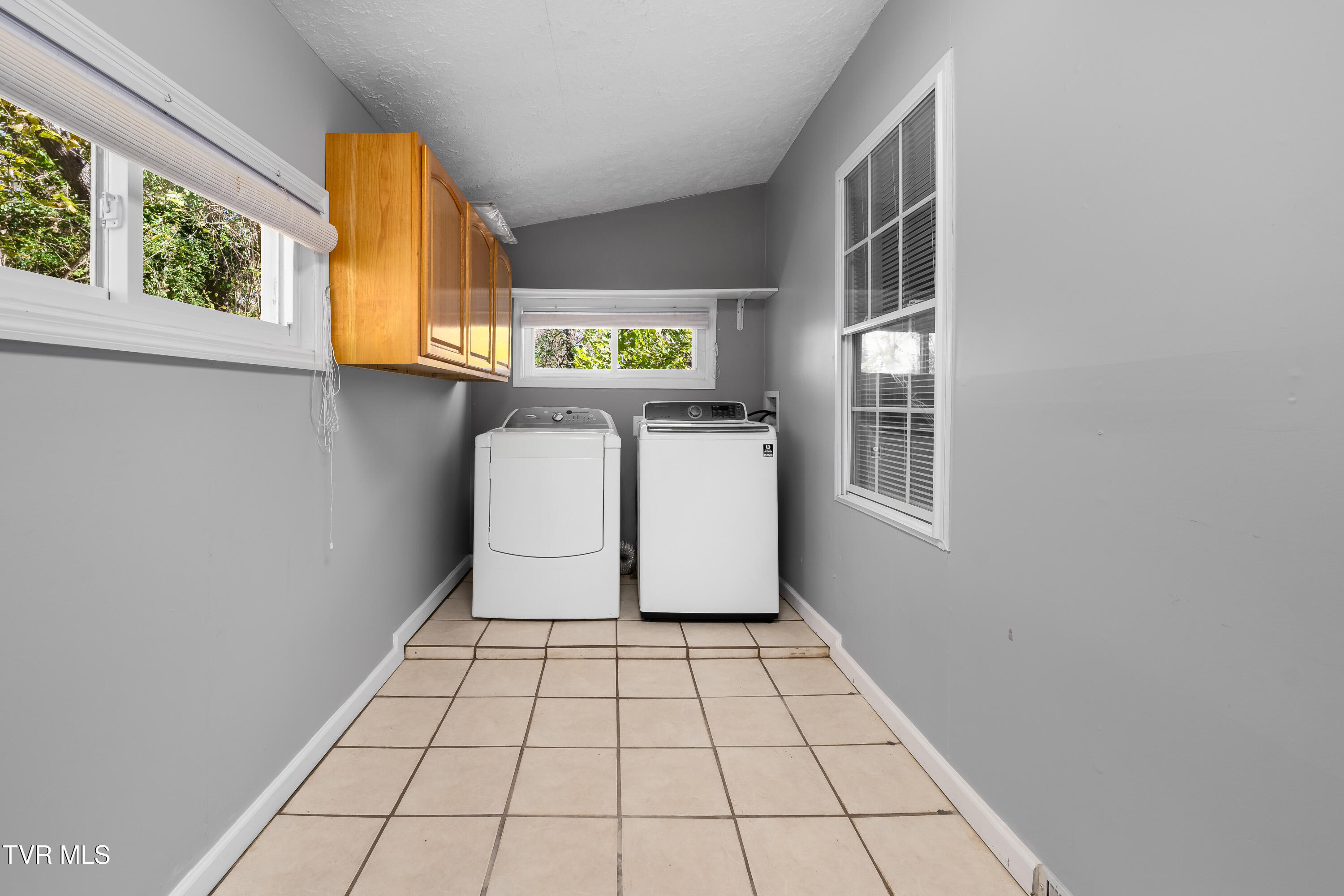 Johnson City, Tennessee 37601, United States, 2 Bedrooms Bedrooms, ,1 BathroomBathrooms,Residential,Pending,36016