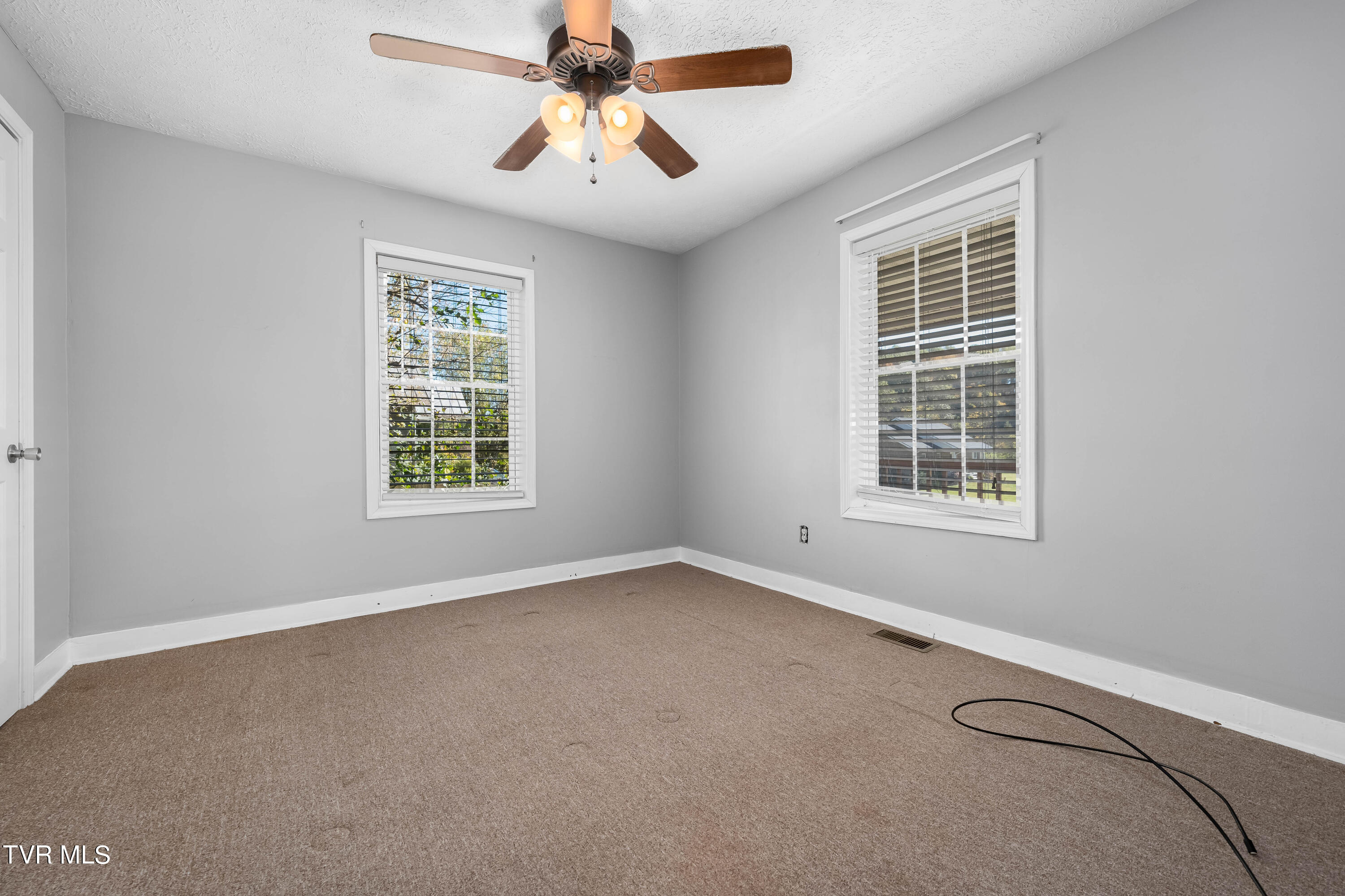 Johnson City, Tennessee 37601, United States, 2 Bedrooms Bedrooms, ,1 BathroomBathrooms,Residential,Pending,36016