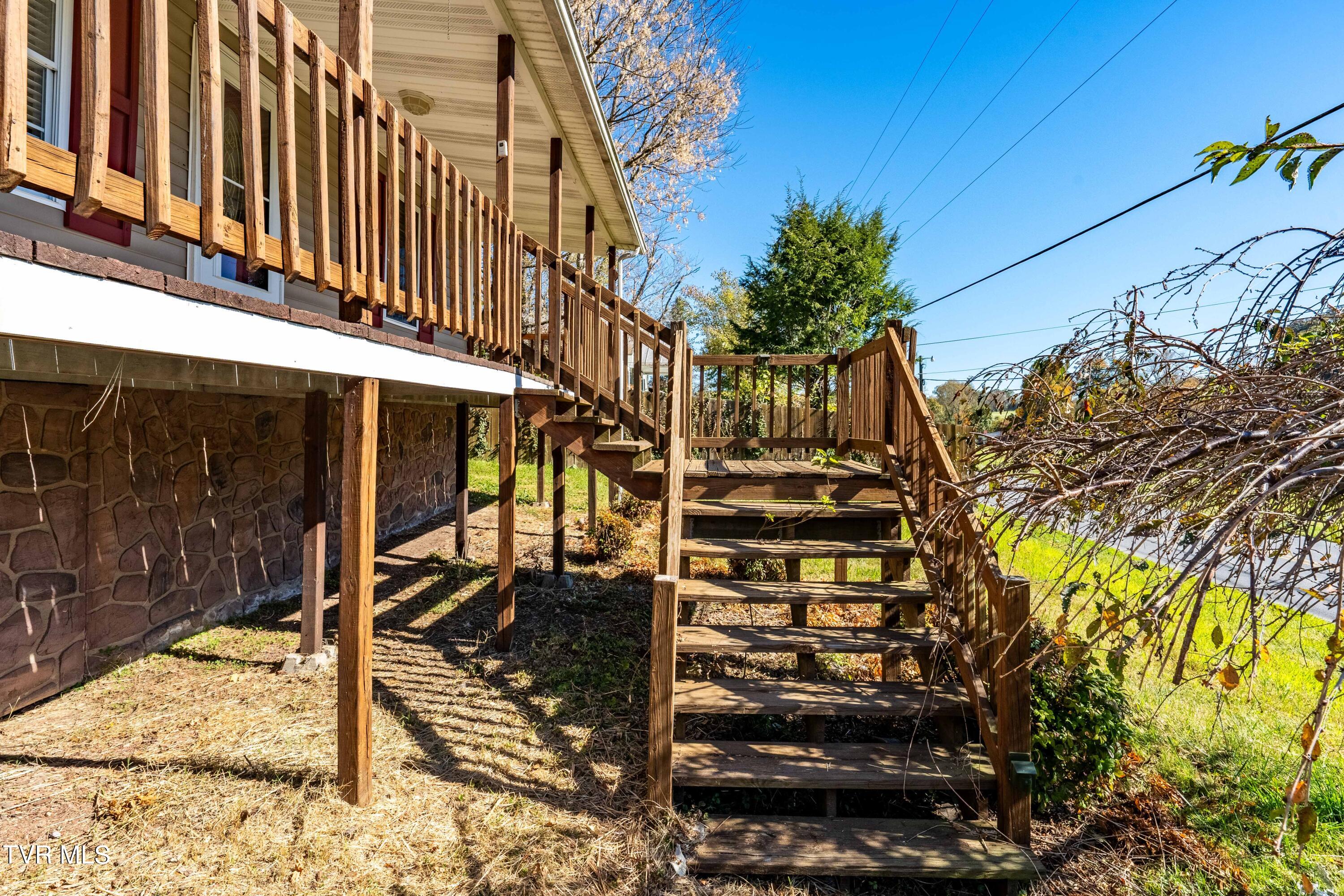 Johnson City, Tennessee 37601, United States, 2 Bedrooms Bedrooms, ,1 BathroomBathrooms,Residential,Pending,36016