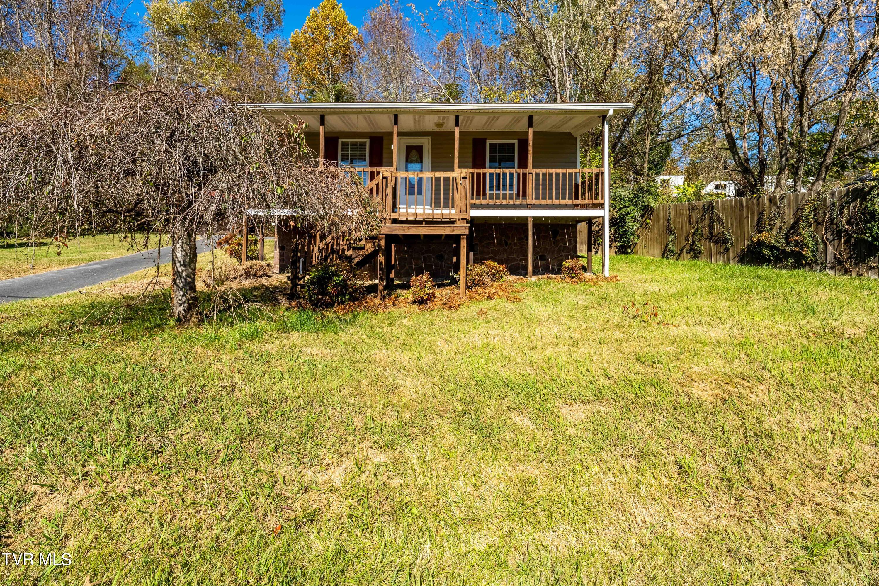 Johnson City, Tennessee 37601, United States, 2 Bedrooms Bedrooms, ,1 BathroomBathrooms,Residential,Pending,36016