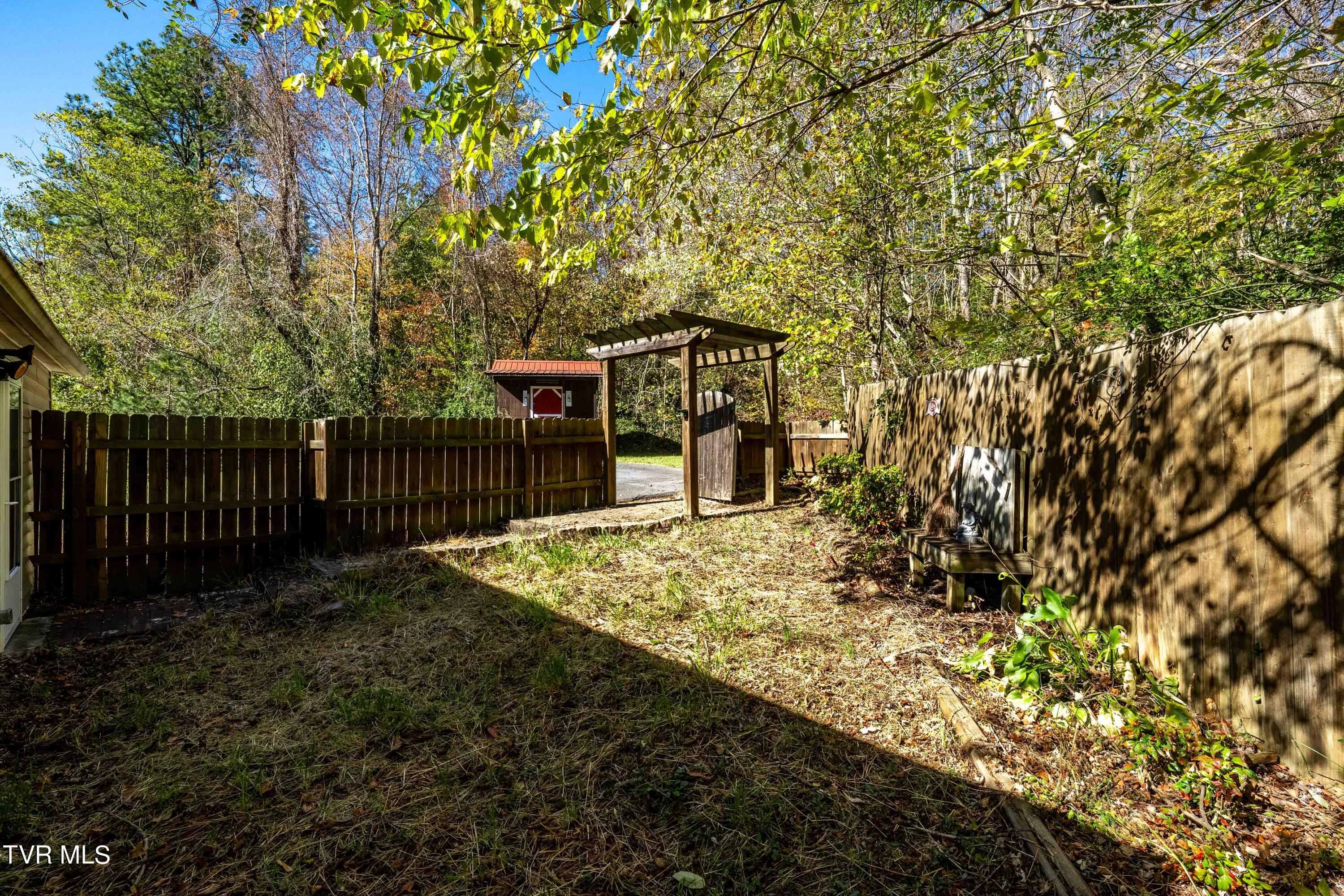 Johnson City, Tennessee 37601, United States, 2 Bedrooms Bedrooms, ,1 BathroomBathrooms,Residential,Pending,36016