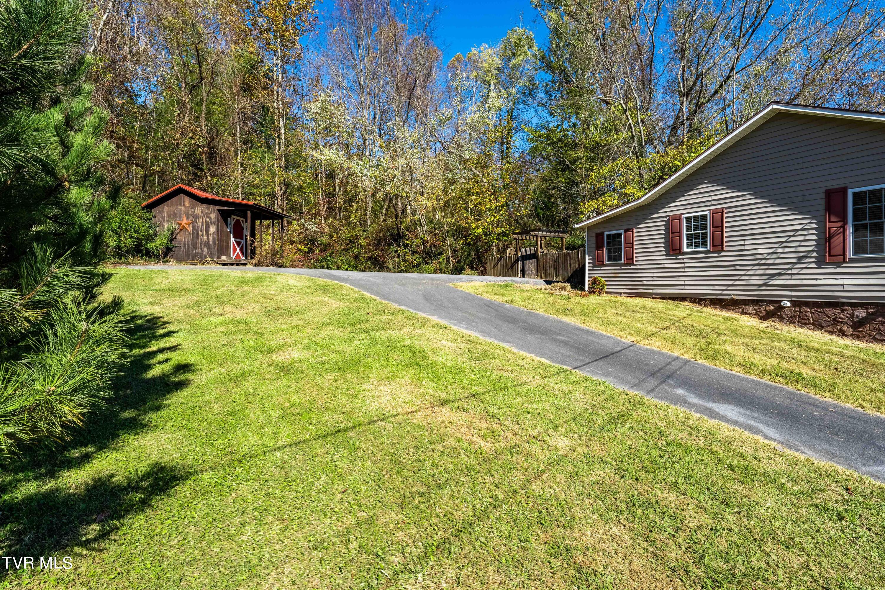 Johnson City, Tennessee 37601, United States, 2 Bedrooms Bedrooms, ,1 BathroomBathrooms,Residential,Pending,36016