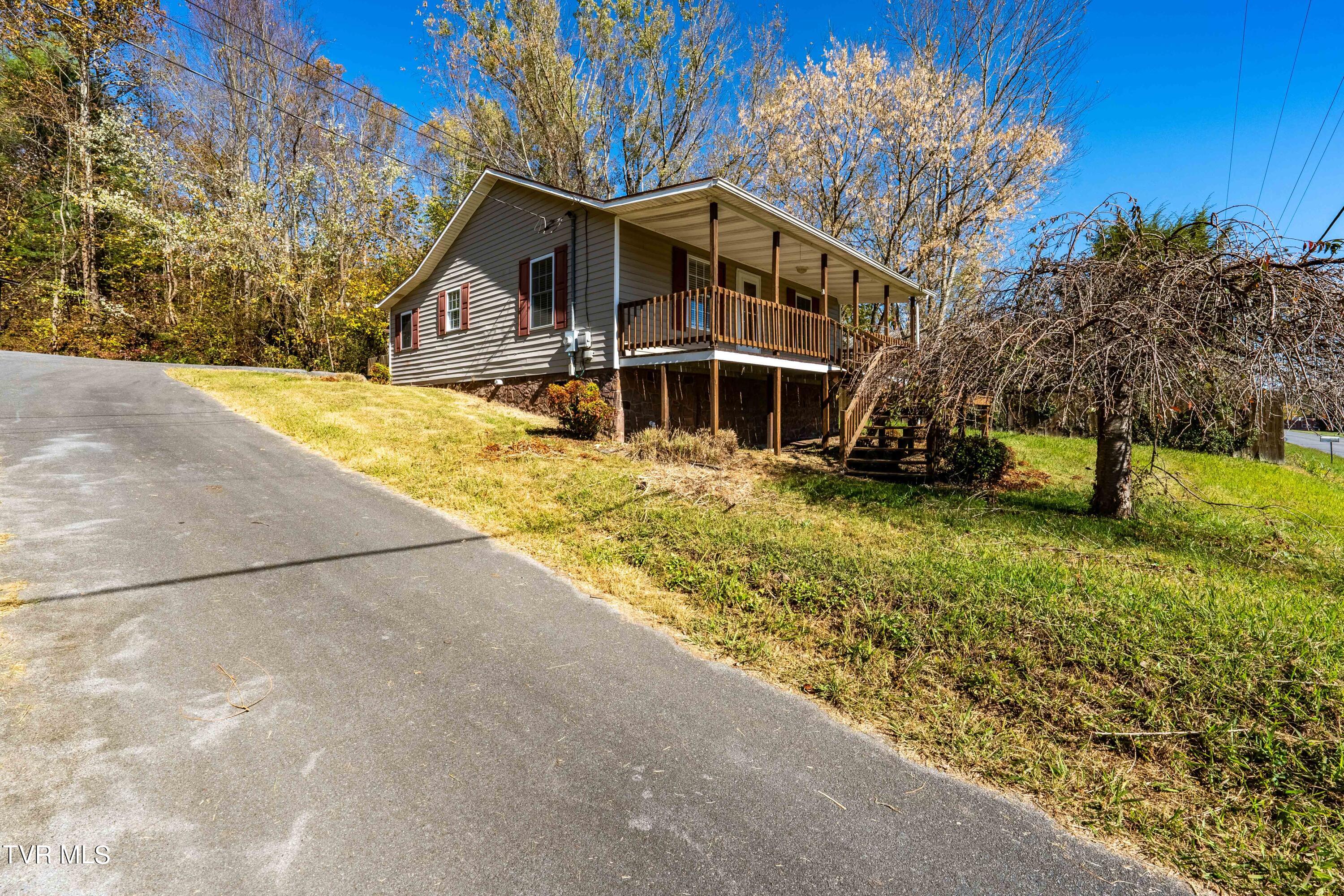 Johnson City, Tennessee 37601, United States, 2 Bedrooms Bedrooms, ,1 BathroomBathrooms,Residential,Pending,36016