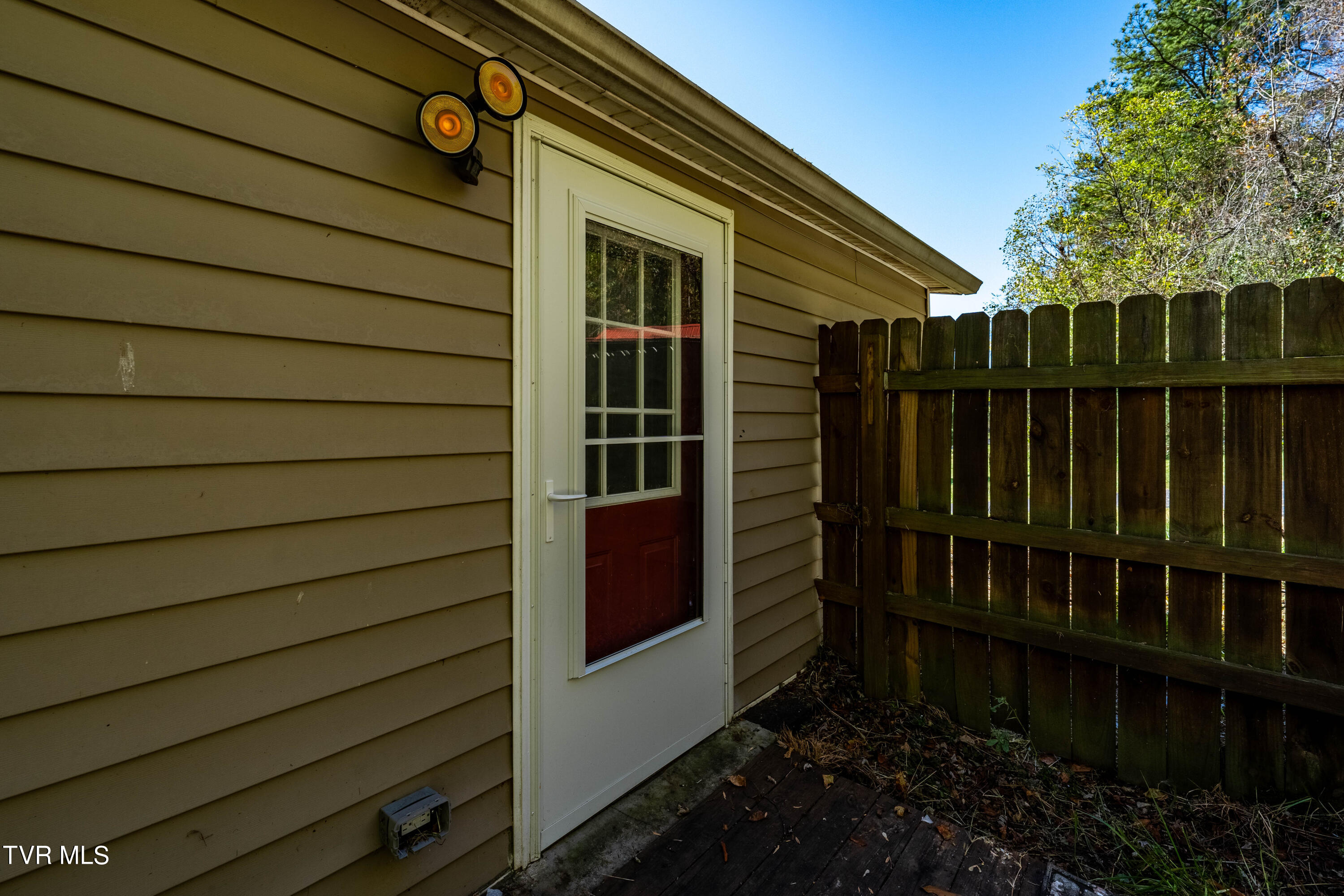 Johnson City, Tennessee 37601, United States, 2 Bedrooms Bedrooms, ,1 BathroomBathrooms,Residential,Pending,36016