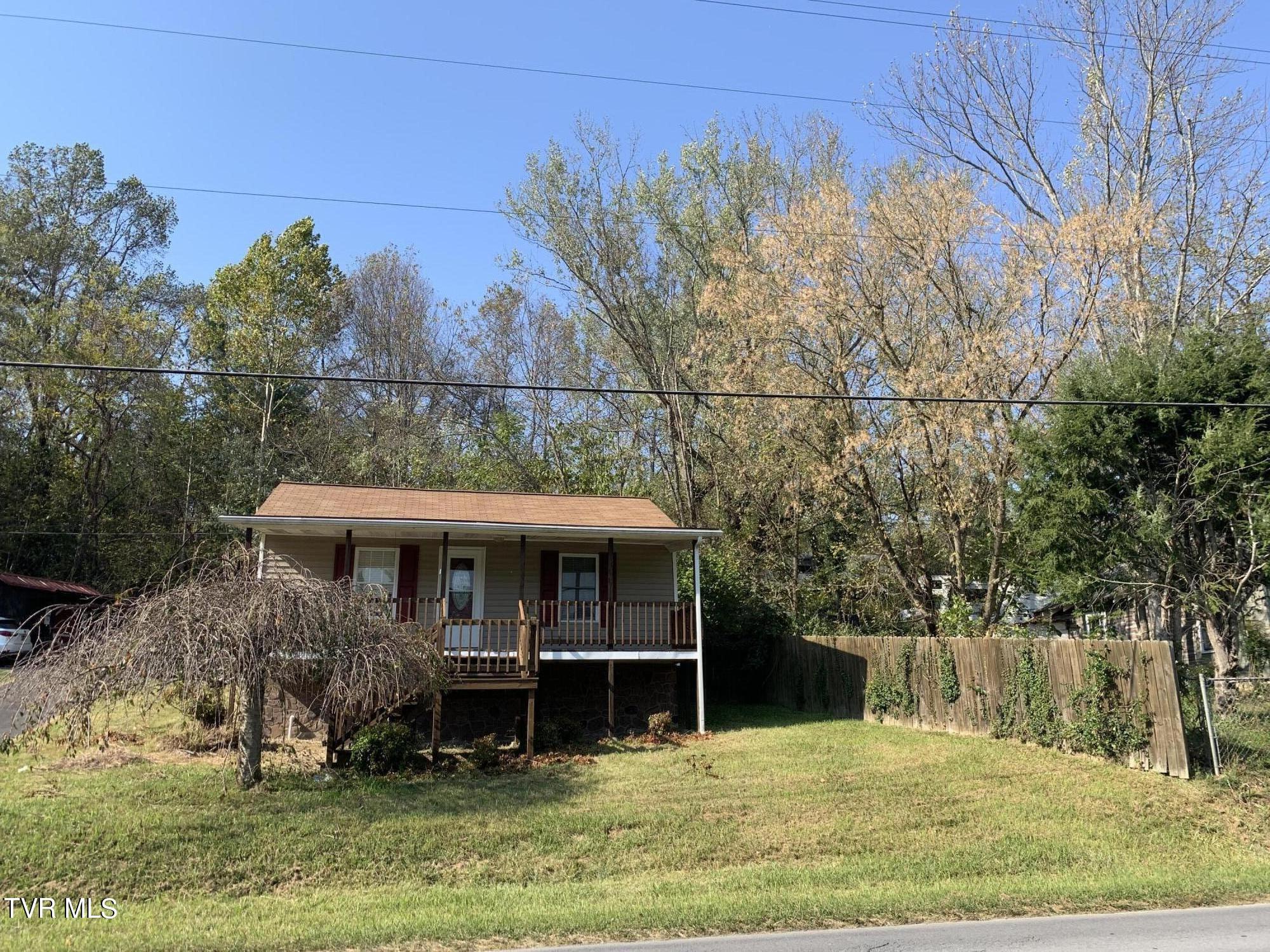 Johnson City, Tennessee 37601, United States, 2 Bedrooms Bedrooms, ,1 BathroomBathrooms,Residential,Pending,36016
