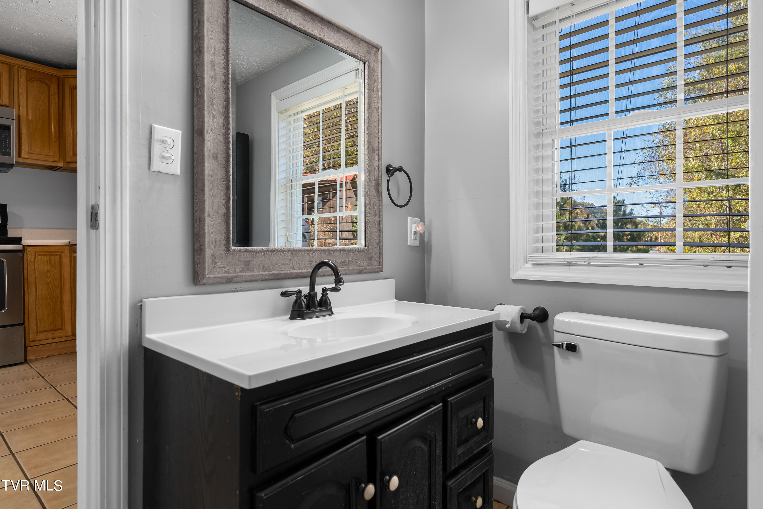 Johnson City, Tennessee 37601, United States, 2 Bedrooms Bedrooms, ,1 BathroomBathrooms,Residential,Pending,36016