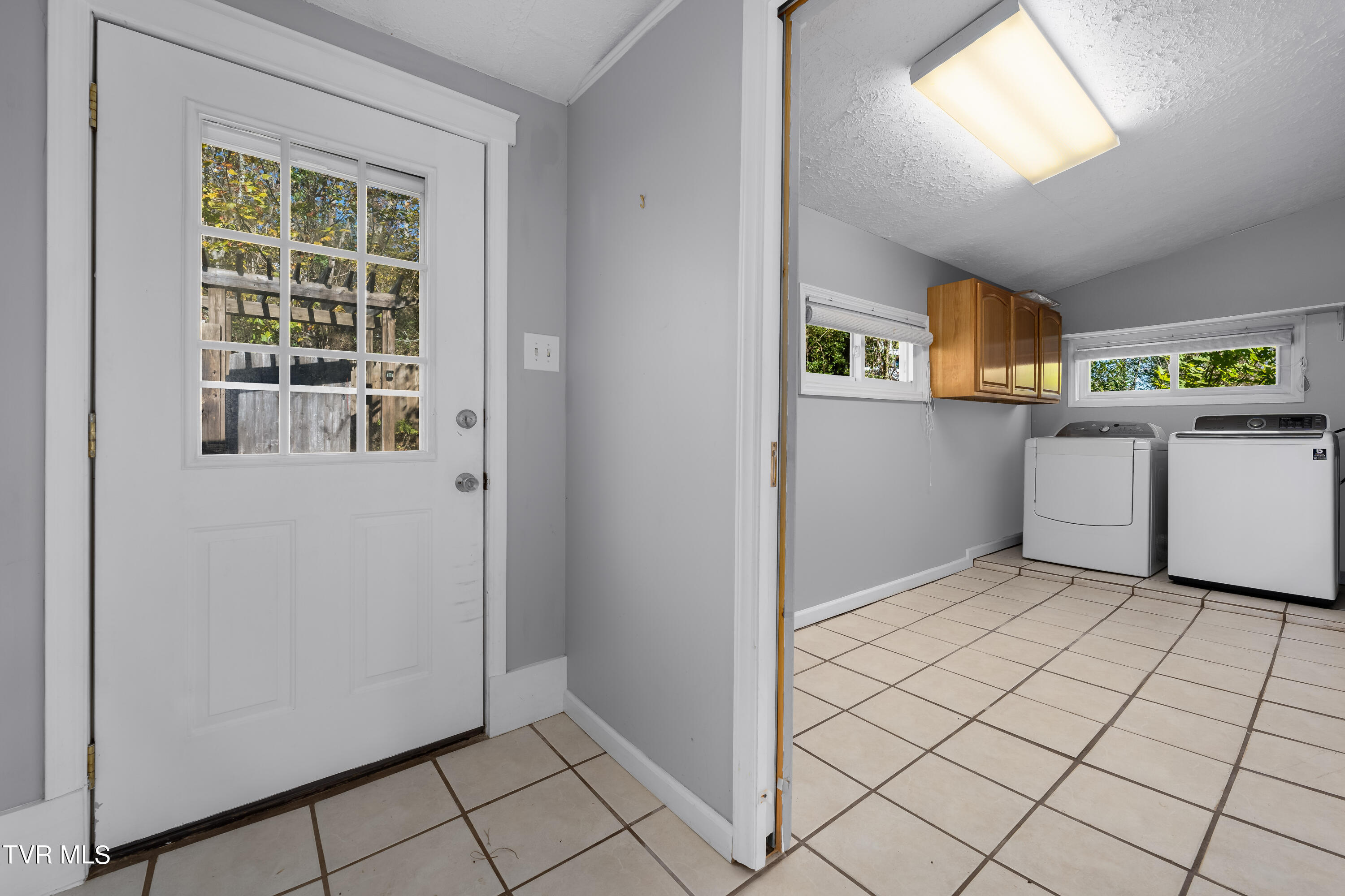 Johnson City, Tennessee 37601, United States, 2 Bedrooms Bedrooms, ,1 BathroomBathrooms,Residential,Pending,36016