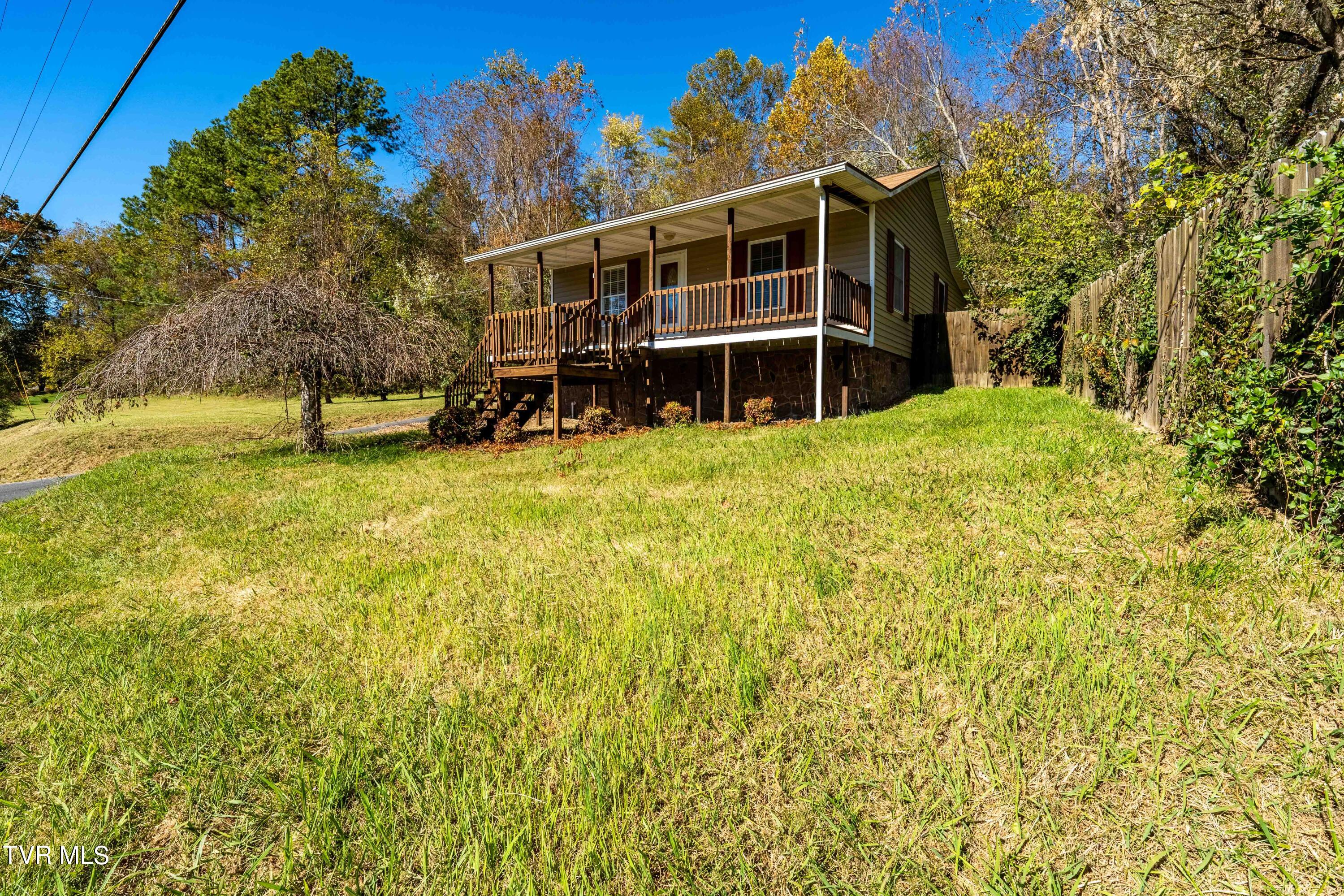 Johnson City, Tennessee 37601, United States, 2 Bedrooms Bedrooms, ,1 BathroomBathrooms,Residential,Pending,36016