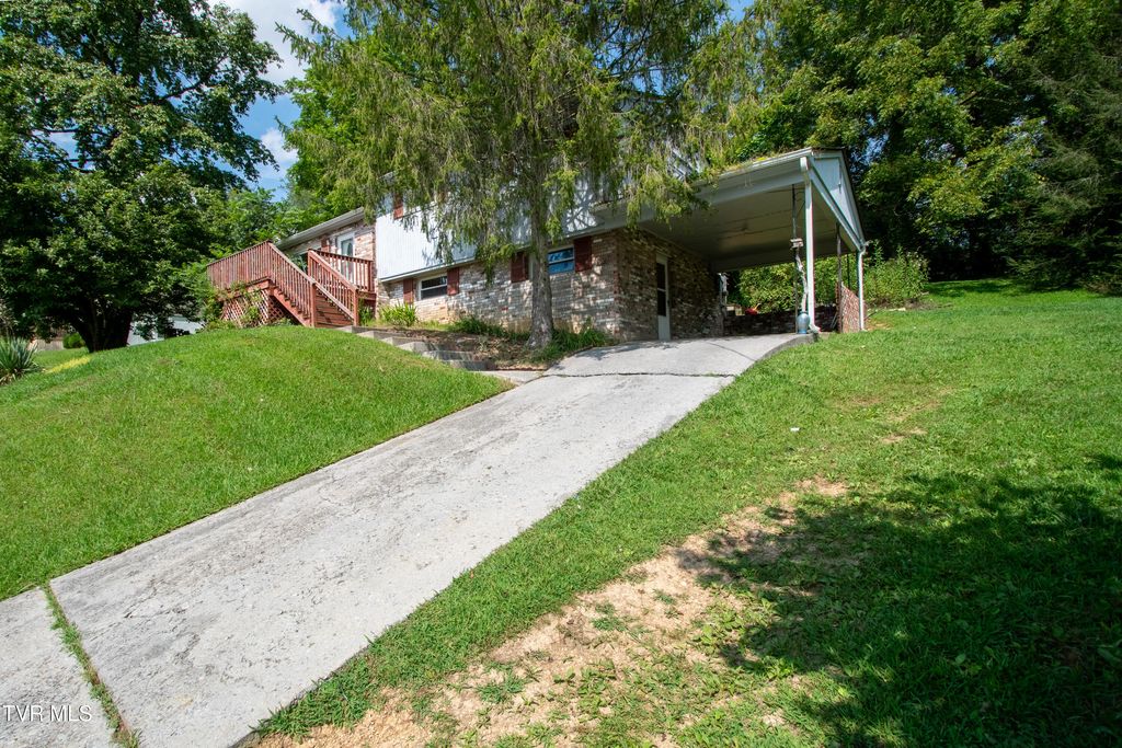 Photo of 116 Eastside Drive, Bristol, TN 37620 (MLS # 9990771)