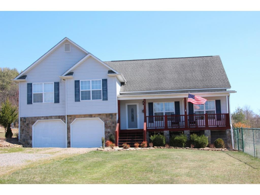 Photo 1 of 31 — 413 POWELL Street, Mountain City, TN 37683