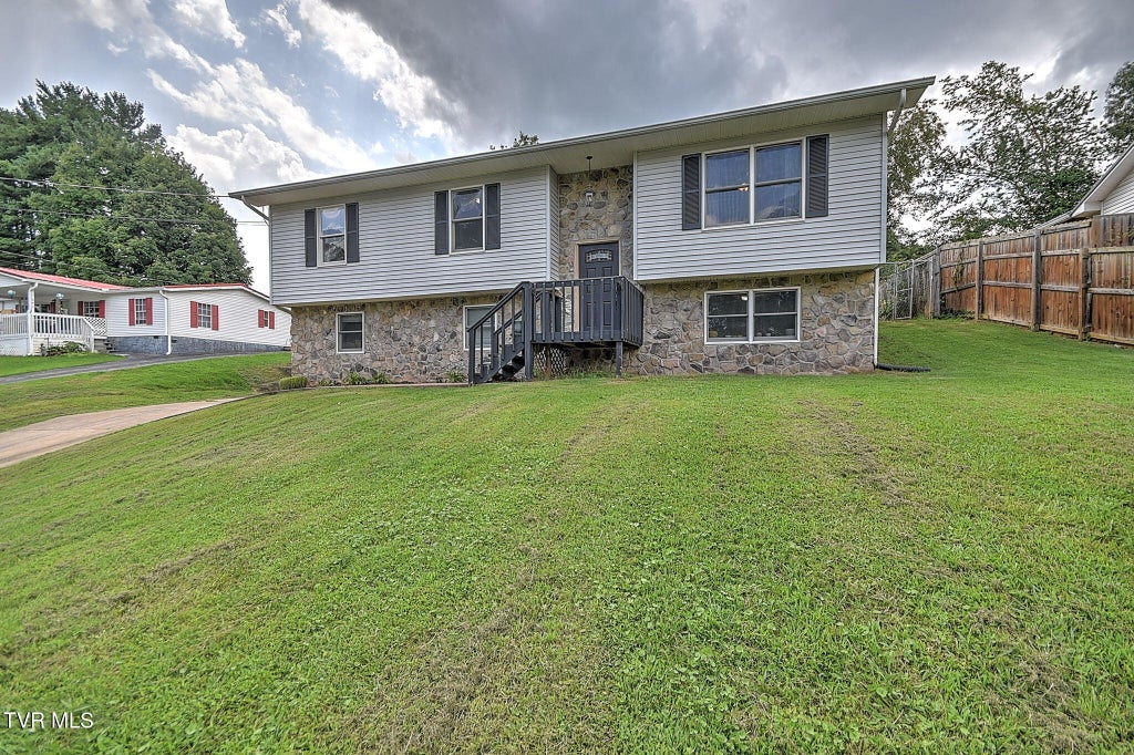 Photo of 336 Hemlock Street, Mount Carmel, TN 37645 (MLS # 9999993)