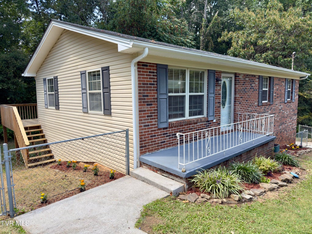Photo of 536 Valley View Drive, Morristown, TN 37813 (MLS # 10000222)