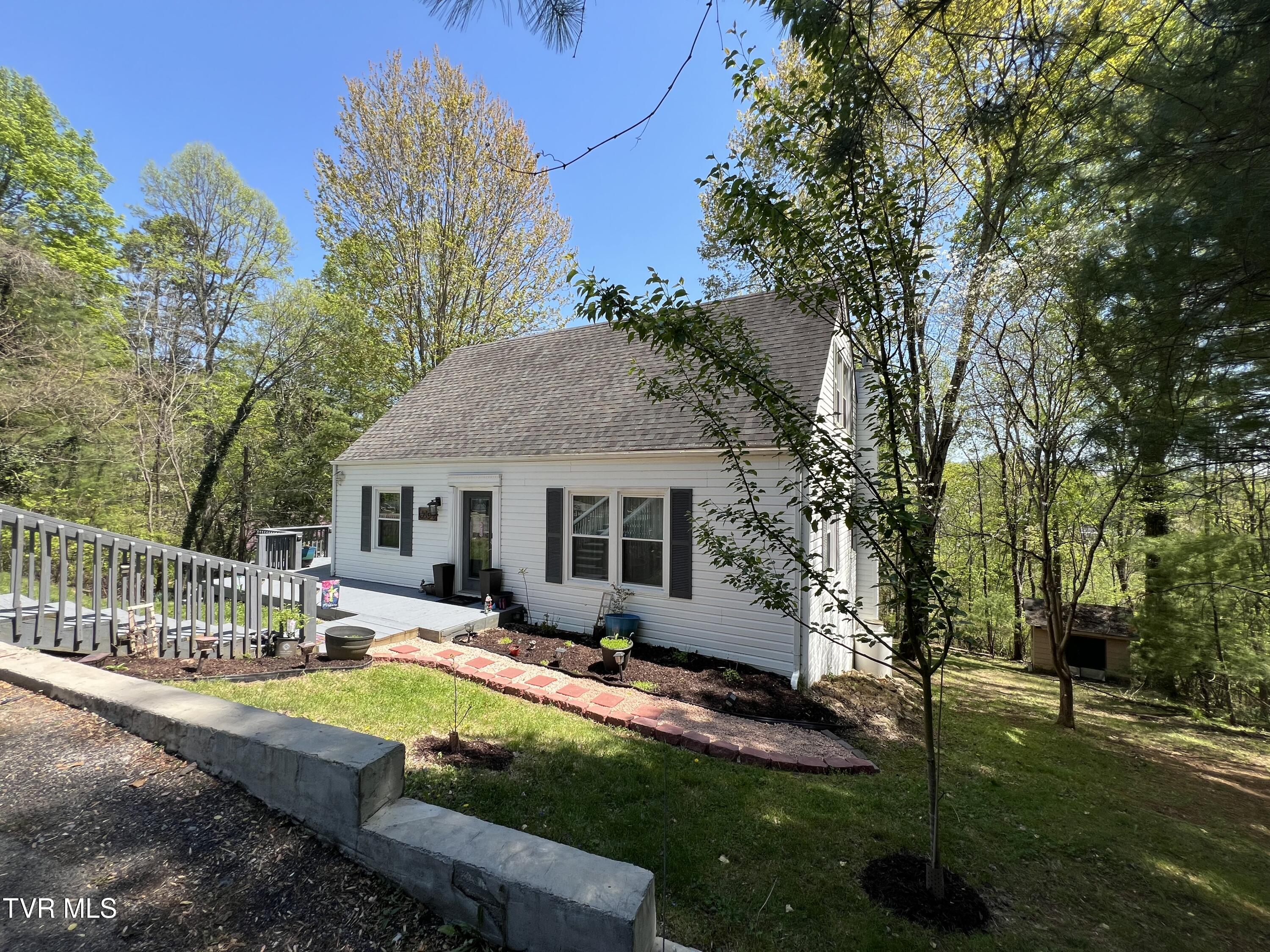 4004 Lakeland Drive, Kingsport, Tennessee image 4