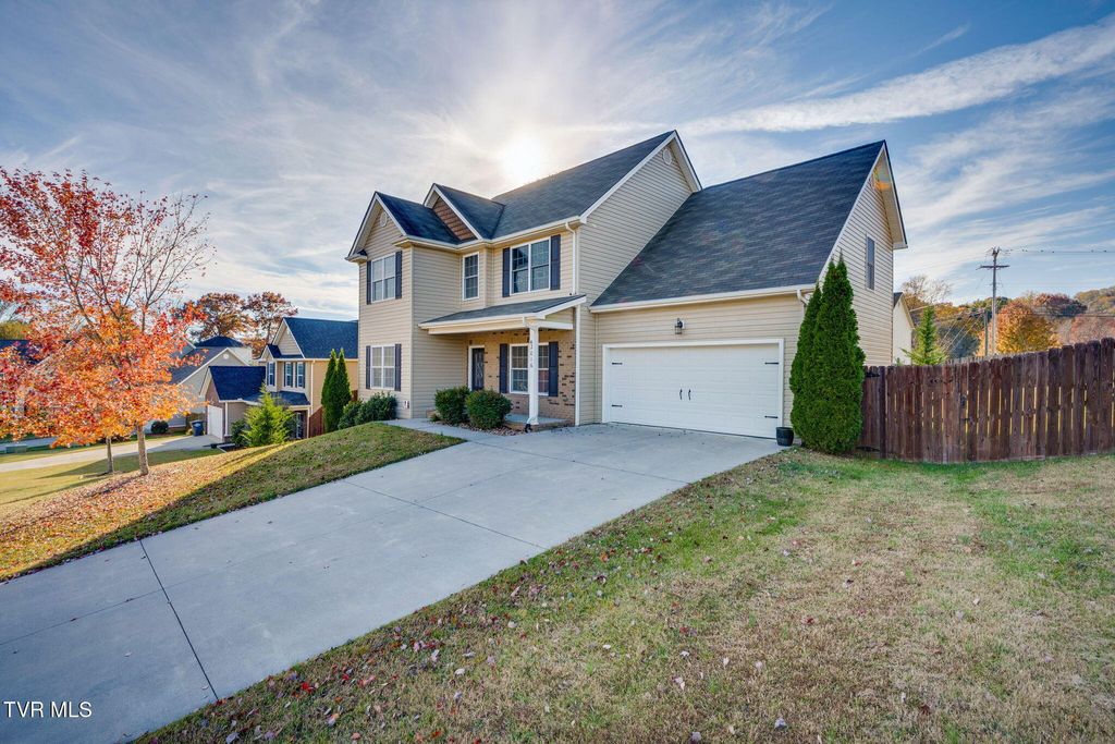 Photo of 2016 Falling Leaf Drive, Kingsport, TN 37664 (MLS # 9988024)