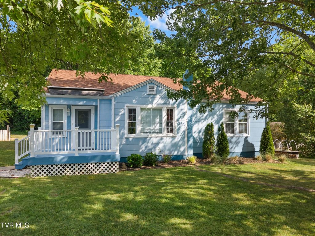 Photo of 427 Juniper Street, Greeneville, TN 37745 (MLS # 9995775)