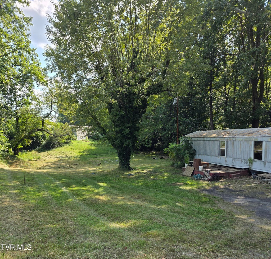 Photo of 888 Old Elizabethton Highway, Bluff City, TN 37618 (MLS # 10000115)