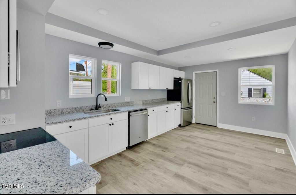 Photo of 1246 Center Street, Kingsport, TN 37660 (MLS # 9979444)