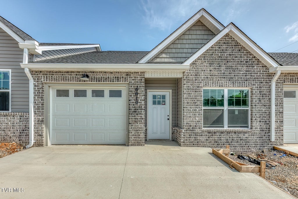 Photo of 6010 Ashlynn Oaks Private Drive, Blountville, TN 37617 (MLS # 10000972)