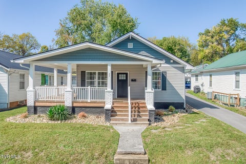 Photo of 403 8th Avenue, Johnson City, TN 37601 (MLS # 10002195)