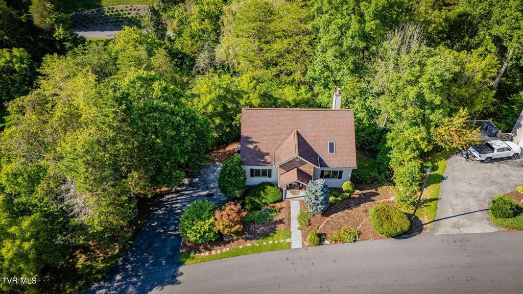 Photo of 170 Aston Court, Kingsport, TN 37660 (MLS # 9983864)