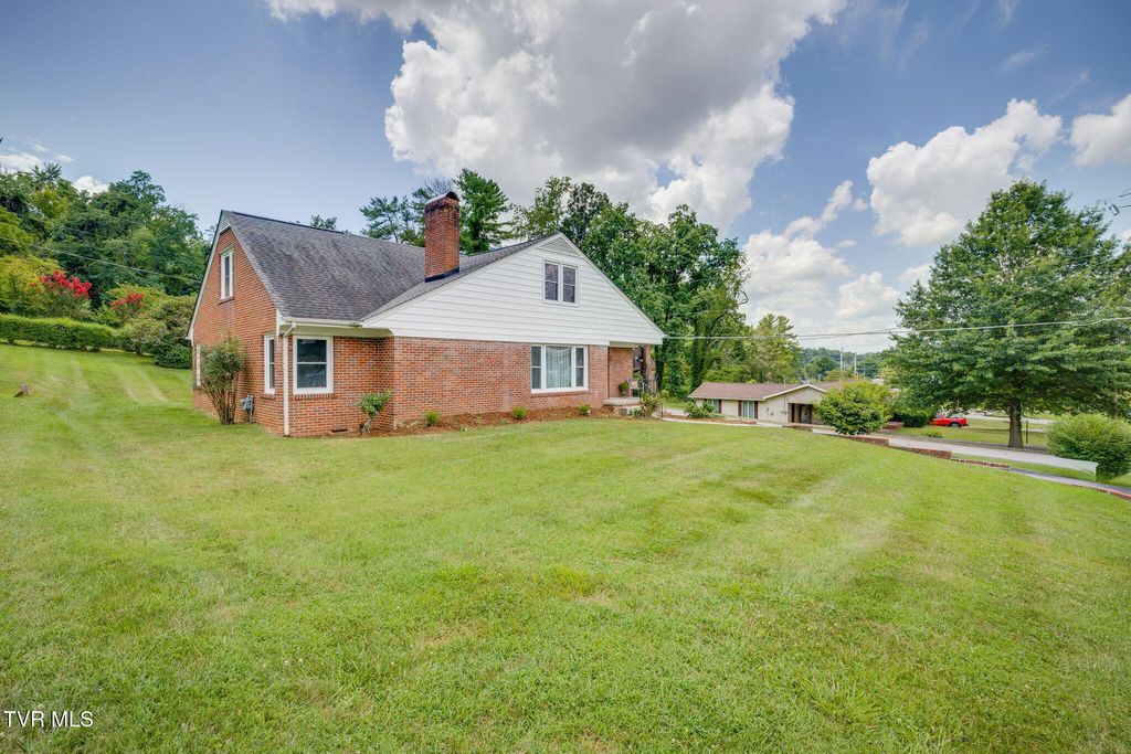 Photo of 215 Cherry Lane, Bristol, VA 24201 (MLS # 9983922)