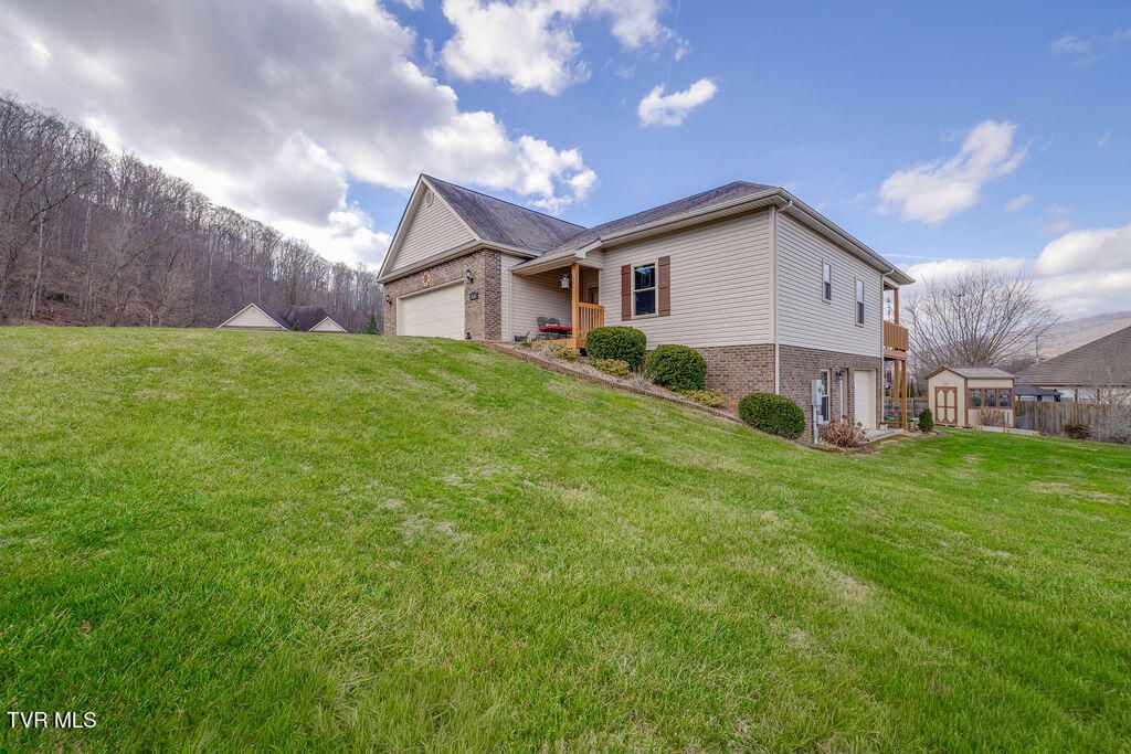 Photo of 426 Brook Side Drive, Elizabethton, TN 37643 (MLS # 9989893)