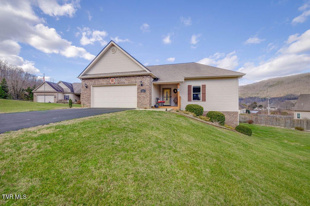 Photo of 426 Brook Side Drive, Elizabethton, TN 37643 (MLS # 9989893)