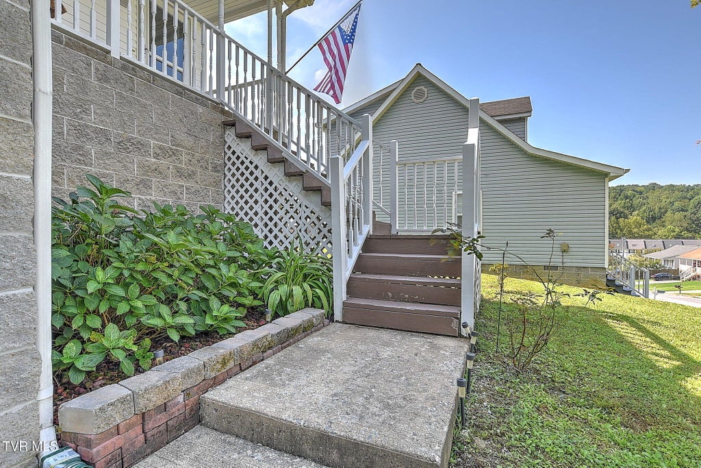 Photo of 128 Saint James Place, Bristol, TN 37620 (MLS # 9999845)