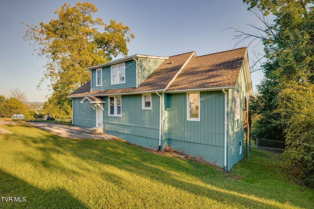 Photo of 548 Floyd Street, Bristol, VA 24201 (MLS # 9991915)