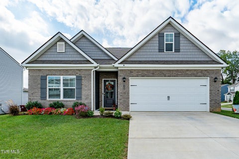 Homes For Sale - 829 Pinhoti Street<br/> Johnson City, TN 37604