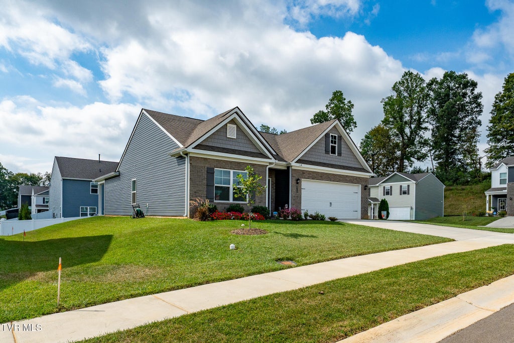Photo of 829 Pinhoti Street, Johnson City, TN 37604 (MLS # 10001020)